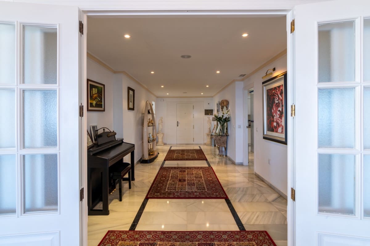 4 bedroom Apartment for sale in Fuengirola with garage - € 1,630,000 (Ref: 9865966)