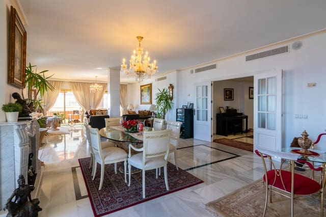 4 bedroom Apartment for sale in Fuengirola with garage - € 1,630,000 (Ref: 9865966)