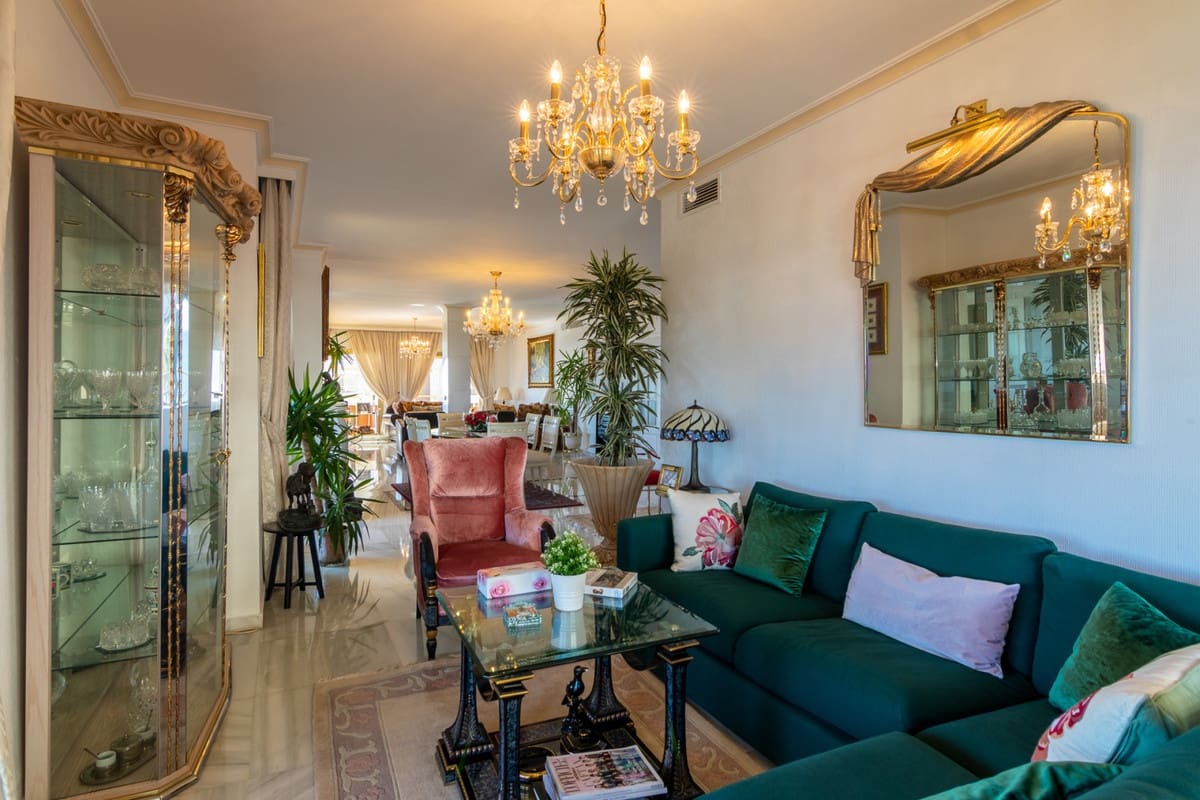 4 bedroom Apartment for sale in Fuengirola with garage - € 1,630,000 (Ref: 9865966)