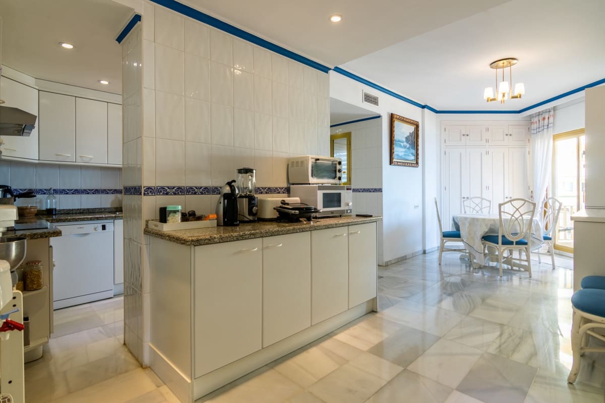 4 bedroom Apartment for sale in Fuengirola with garage - € 1,630,000 (Ref: 9865966)