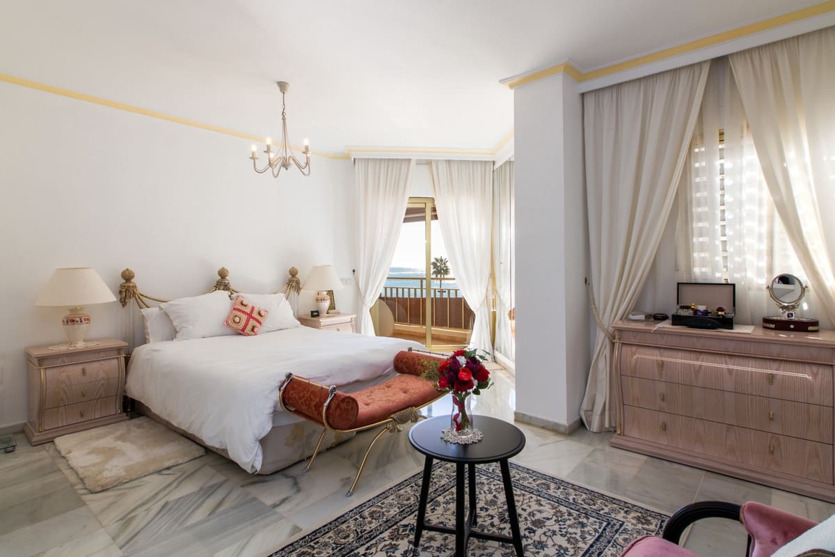 4 bedroom Apartment for sale in Fuengirola with garage - € 1,630,000 (Ref: 9865966)