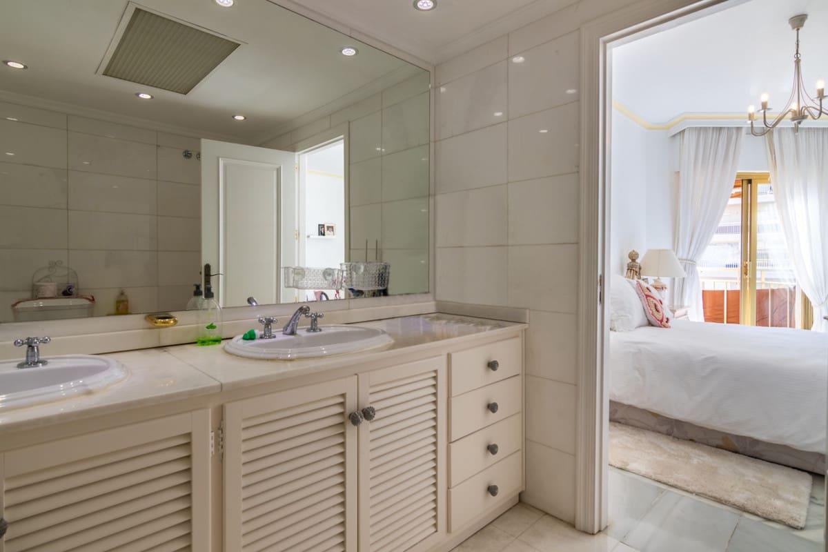 4 bedroom Apartment for sale in Fuengirola with garage - € 1,630,000 (Ref: 9865966)