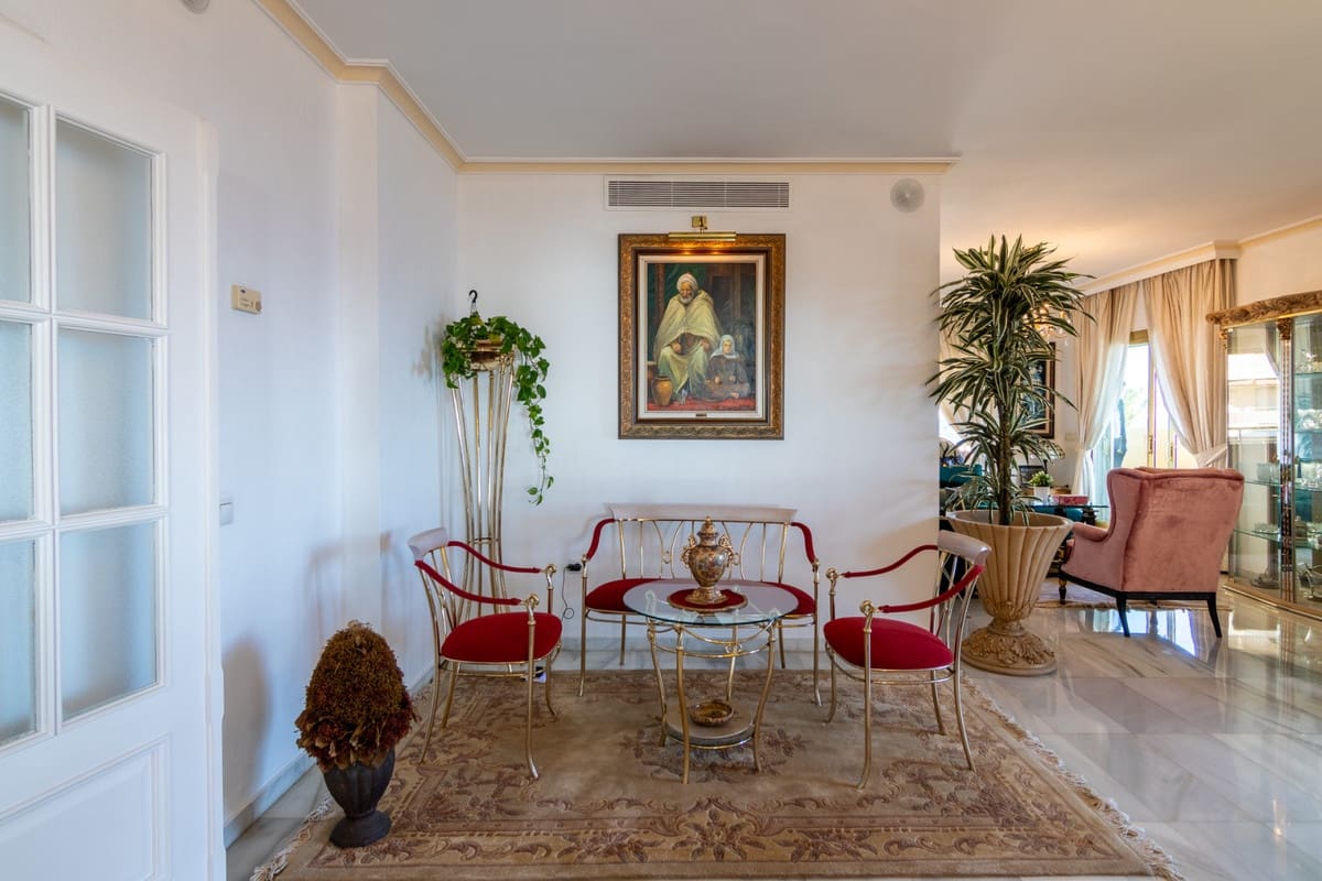4 bedroom Apartment for sale in Fuengirola with garage - € 1,630,000 (Ref: 9865966)