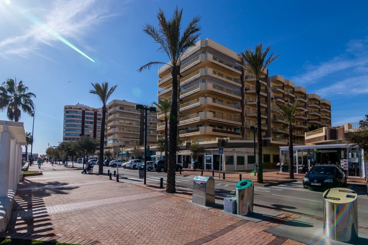 4 bedroom Apartment for sale in Fuengirola with garage - € 1,630,000 (Ref: 9865966)