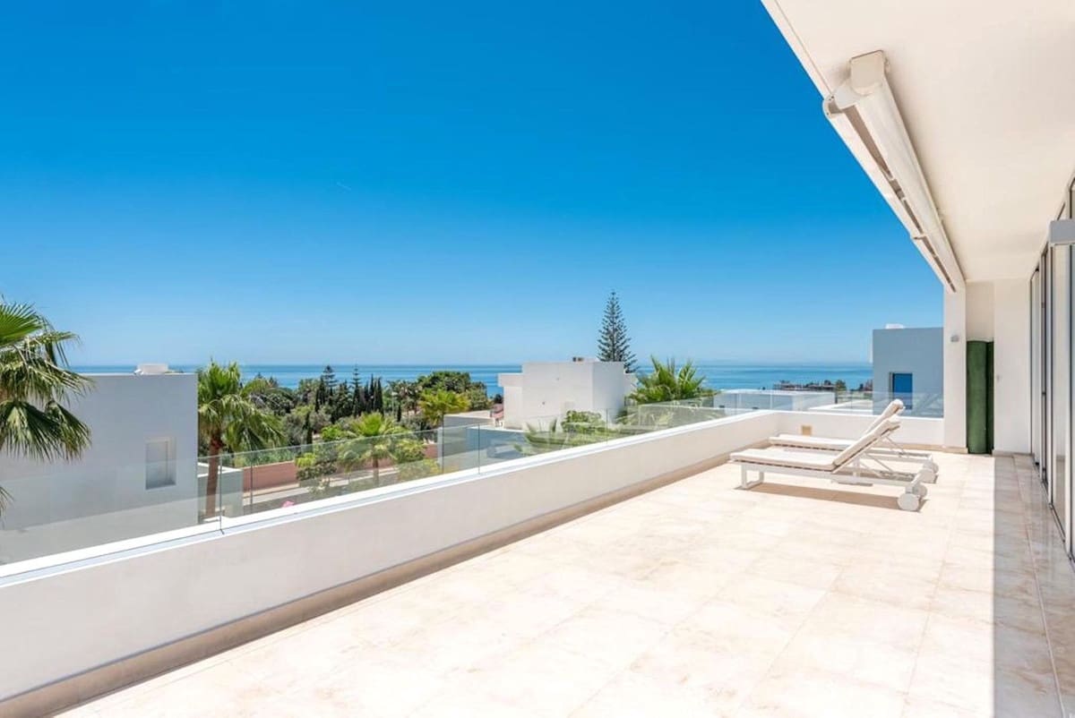 5 bedroom Villa for sale in Rio Real with pool garage - € 2,850,000 (Ref: 9865967)