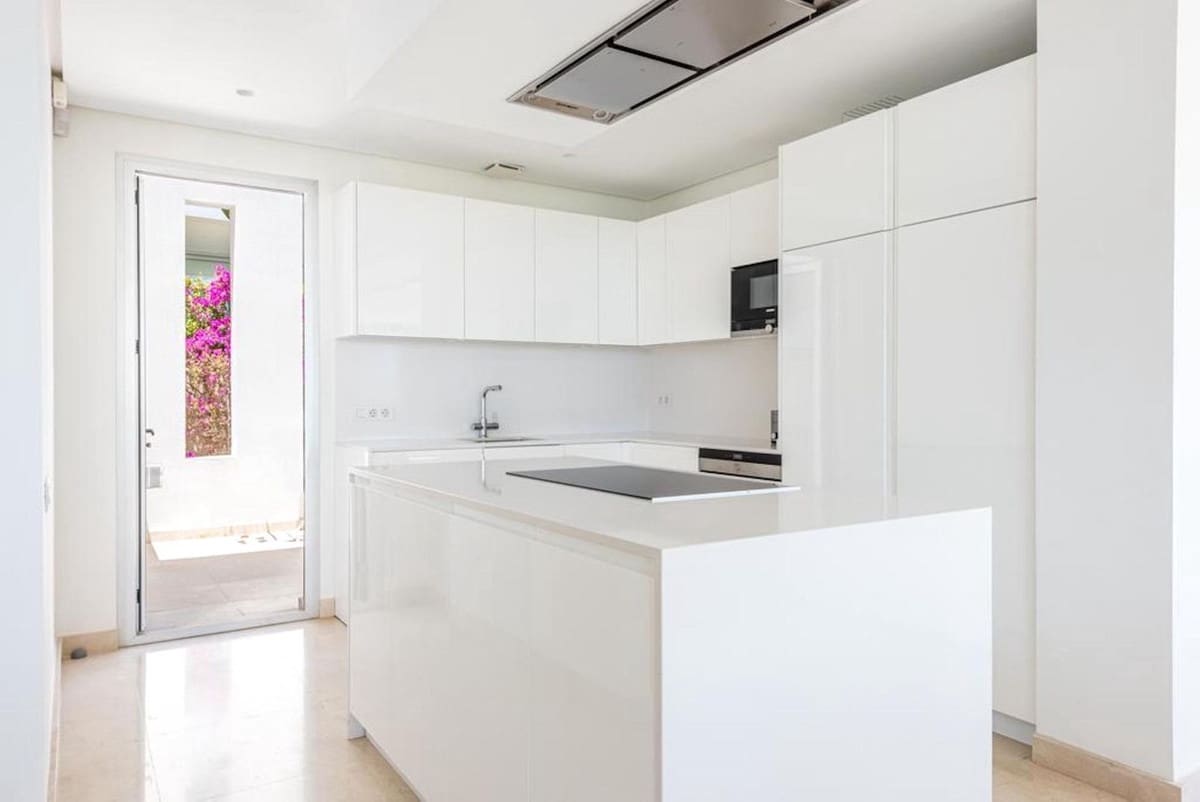 5 bedroom Villa for sale in Rio Real with pool garage - € 2,850,000 (Ref: 9865967)