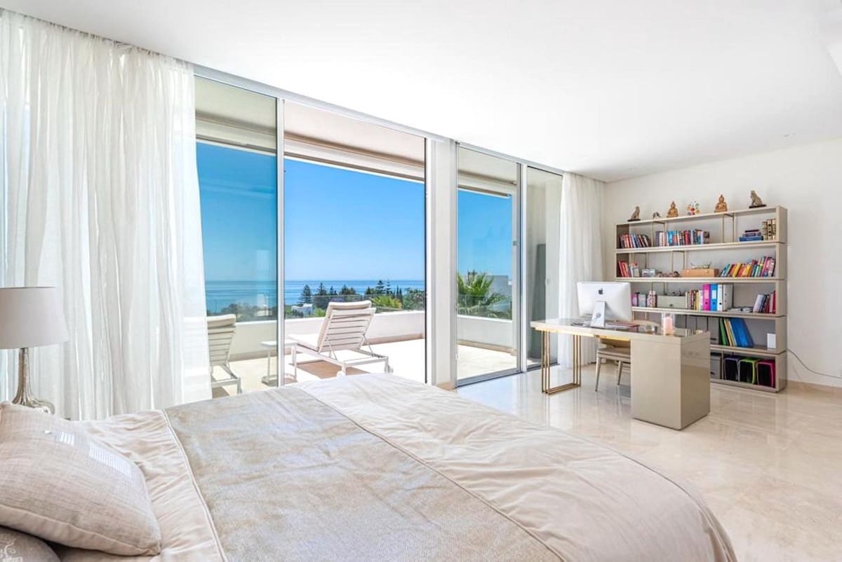 5 bedroom Villa for sale in Rio Real with pool garage - € 2,850,000 (Ref: 9865967)