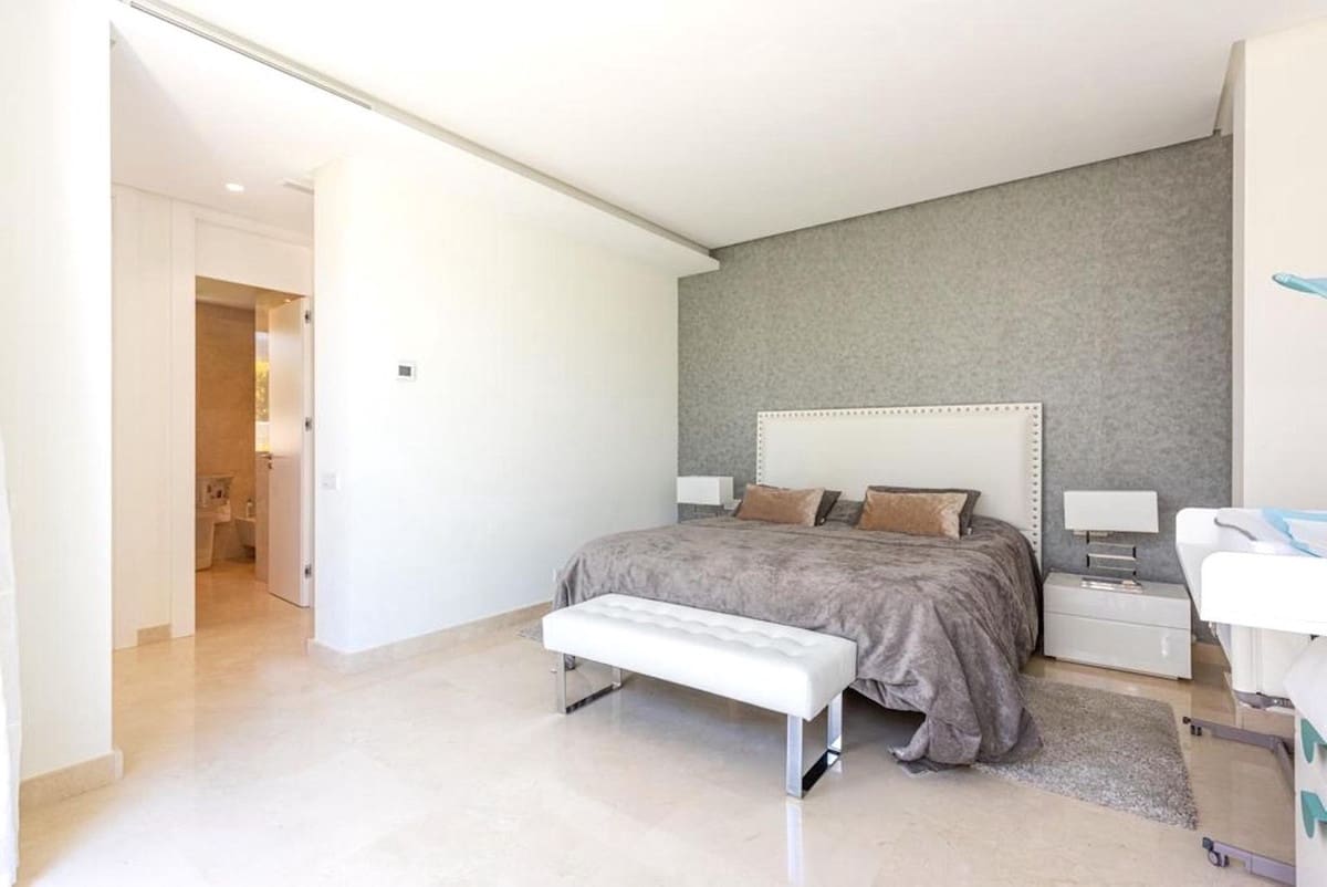 5 bedroom Villa for sale in Rio Real with pool garage - € 2,850,000 (Ref: 9865967)