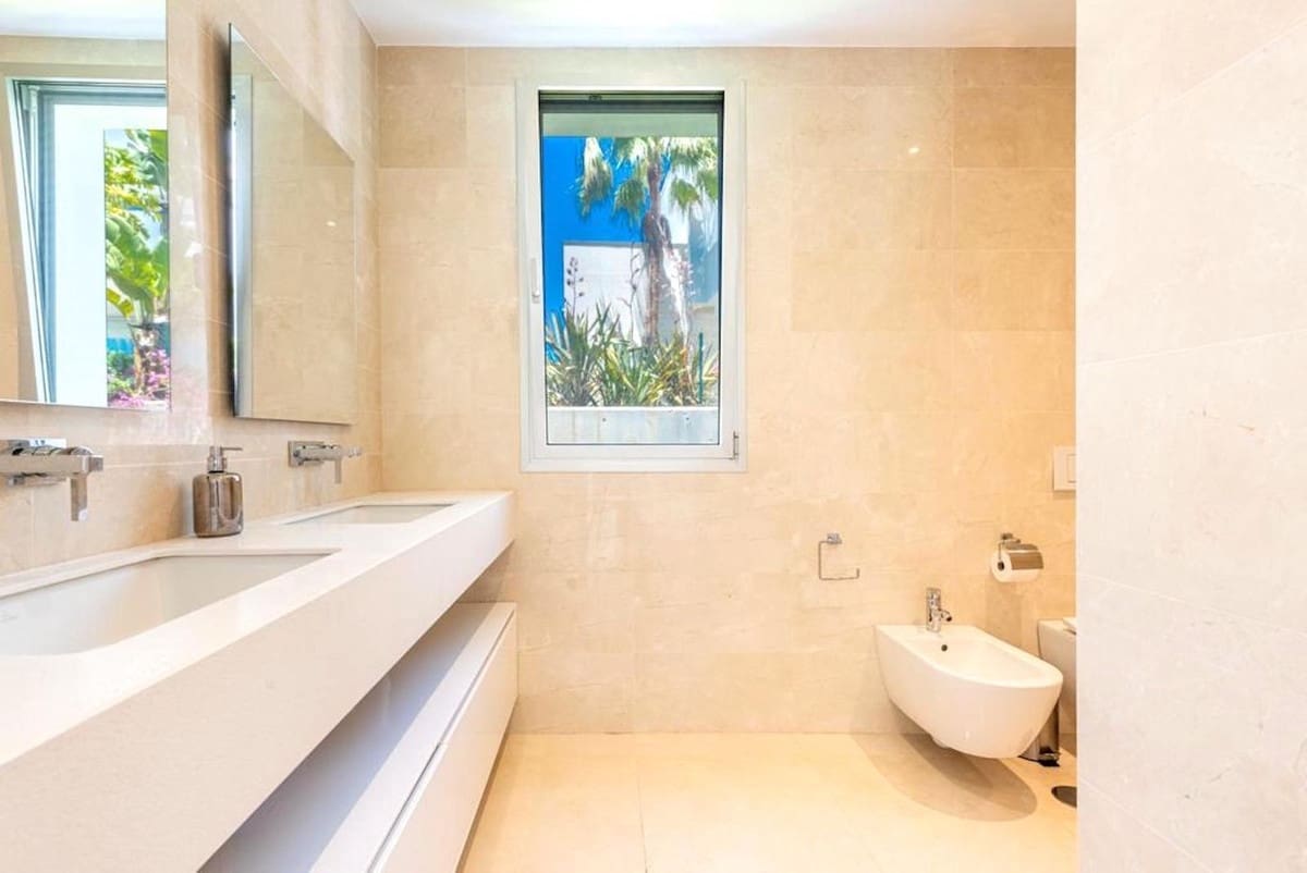 5 bedroom Villa for sale in Rio Real with pool garage - € 2,850,000 (Ref: 9865967)