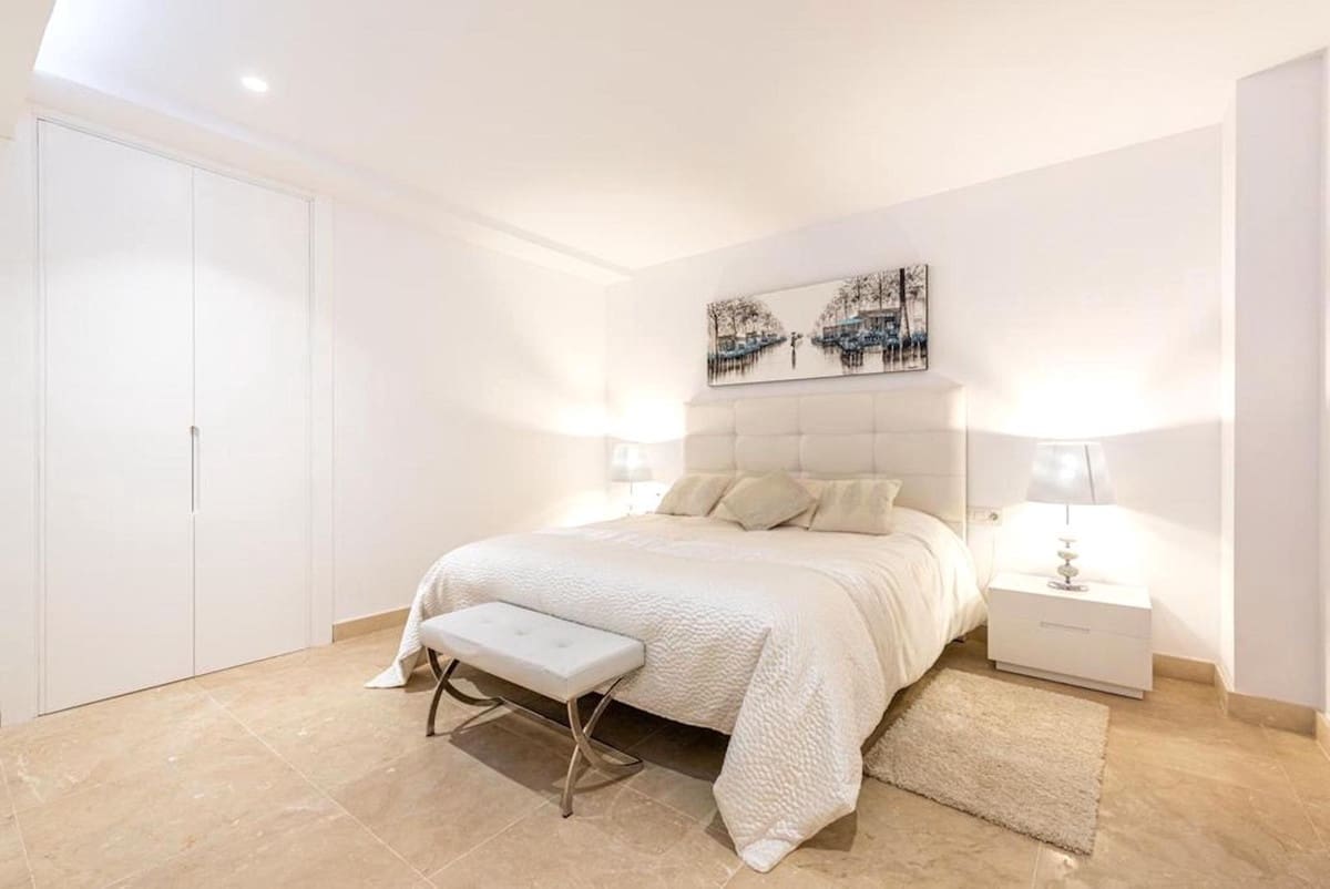 5 bedroom Villa for sale in Rio Real with pool garage - € 2,850,000 (Ref: 9865967)
