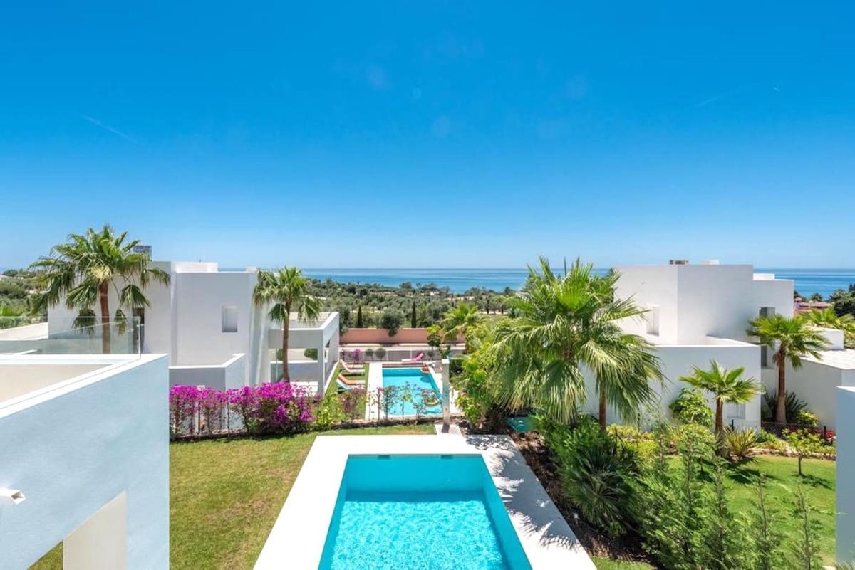 5 bedroom Villa for sale in Rio Real with pool garage - € 2,850,000 (Ref: 9865967)