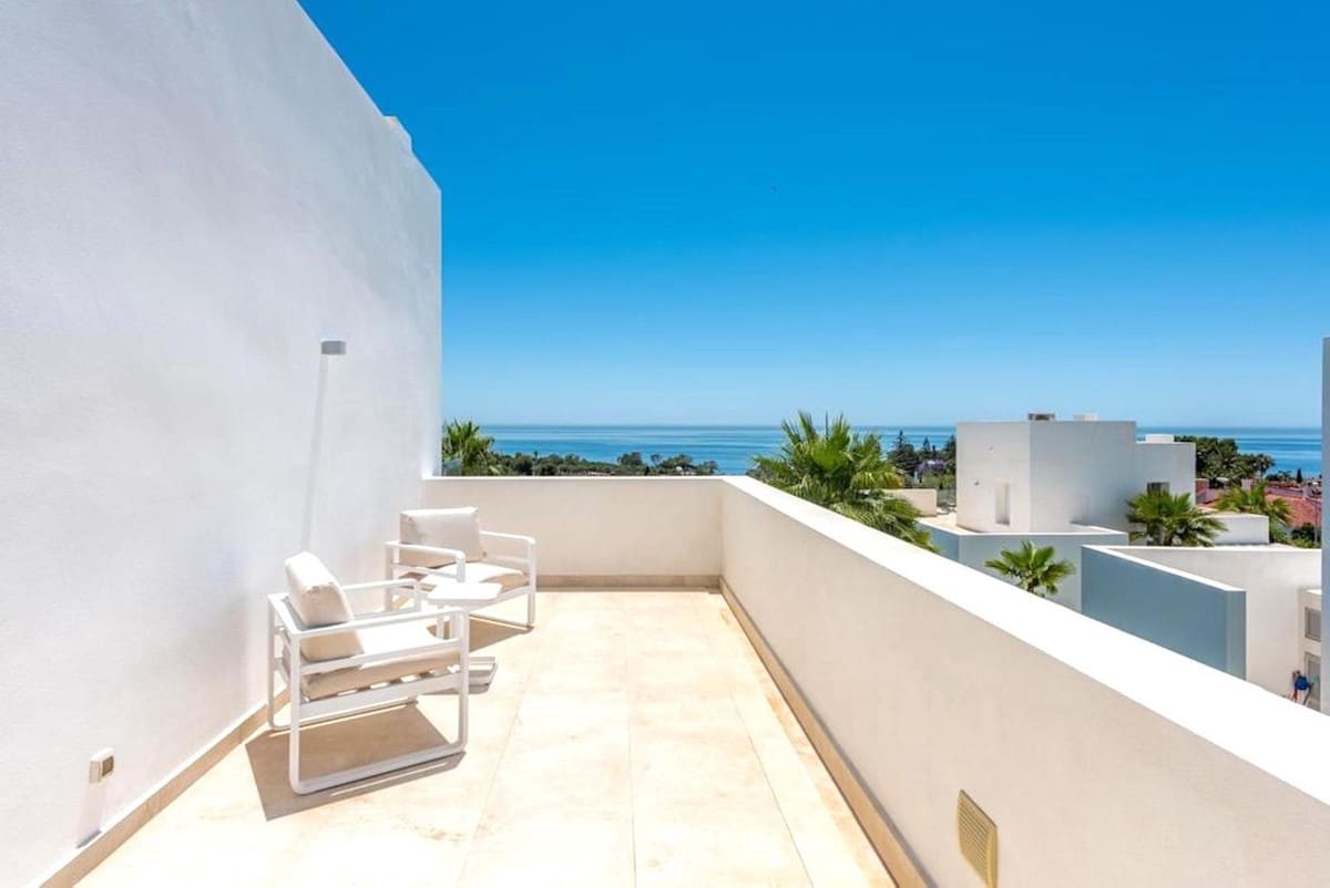 5 bedroom Villa for sale in Rio Real with pool garage - € 2,850,000 (Ref: 9865967)