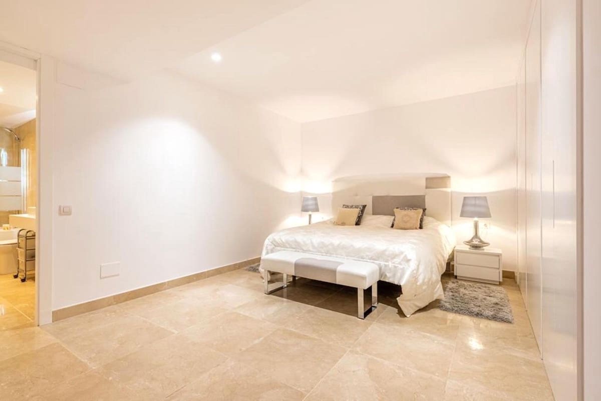 5 bedroom Villa for sale in Rio Real with pool garage - € 2,850,000 (Ref: 9865967)
