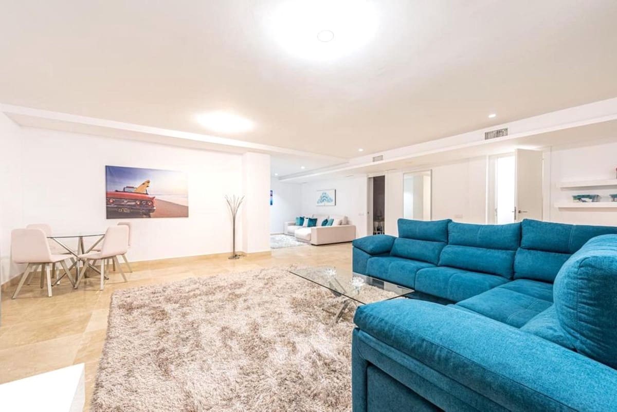 5 bedroom Villa for sale in Rio Real with pool garage - € 2,850,000 (Ref: 9865967)