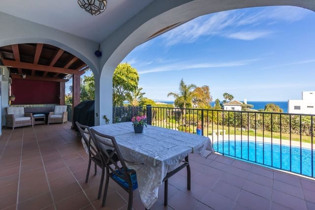 3 soveværelse Villa til salg i La Duquesa / Puerto de la Duquesa, Manilva med swimmingpool garage - € 870.000 (Ref: 9872306)