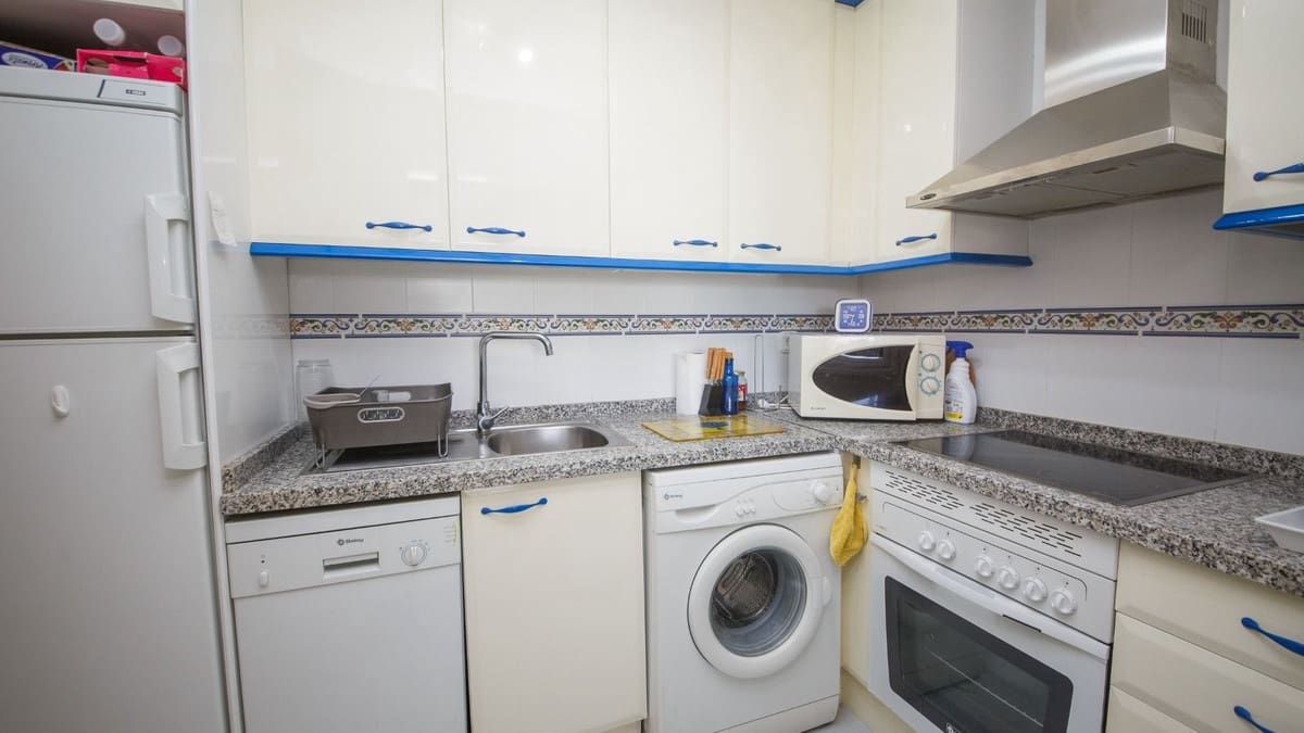 1 bedroom Apartment for sale in La Duquesa / Puerto de la Duquesa with pool garage - € 180,000 (Ref: 9874116)