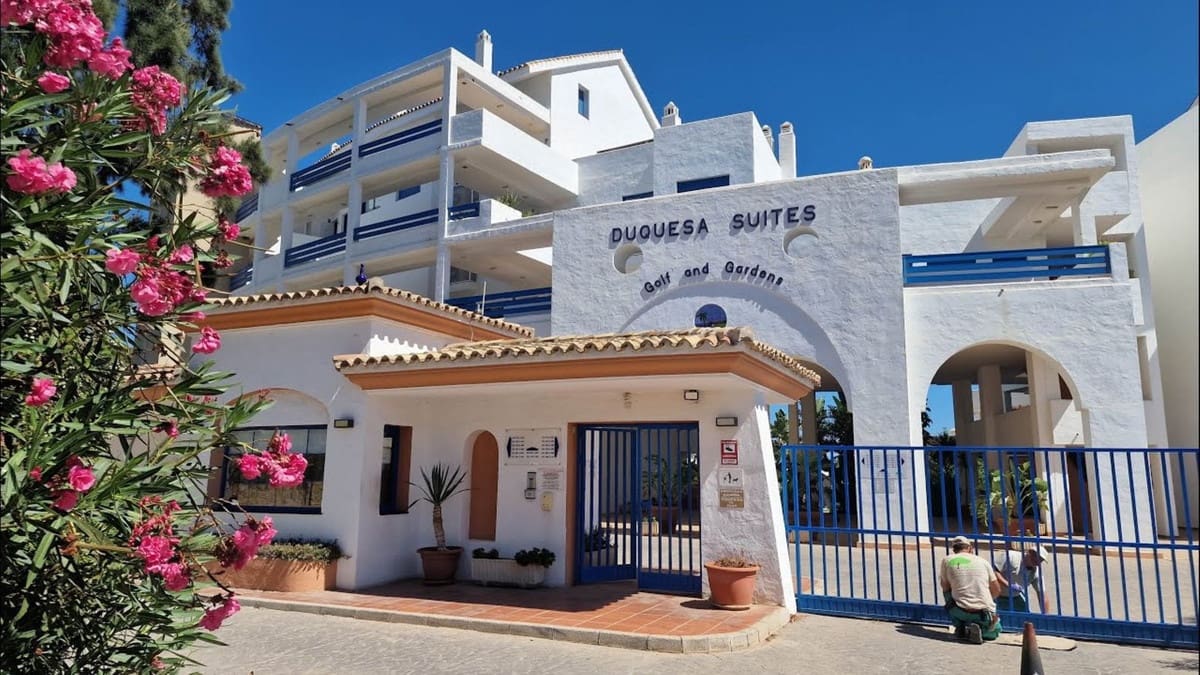 1 bedroom Apartment for sale in La Duquesa / Puerto de la Duquesa with pool garage - € 180,000 (Ref: 9874116)
