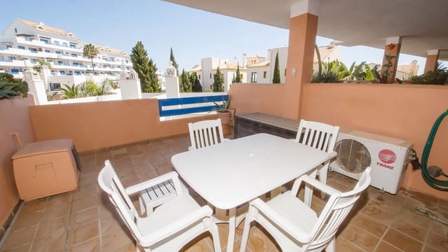 Apartamento de 1 habitación en La Duquesa / Puerto de la Duquesa, Manilva en venta con piscina garaje - 180.000 € (Ref: 9874116)
