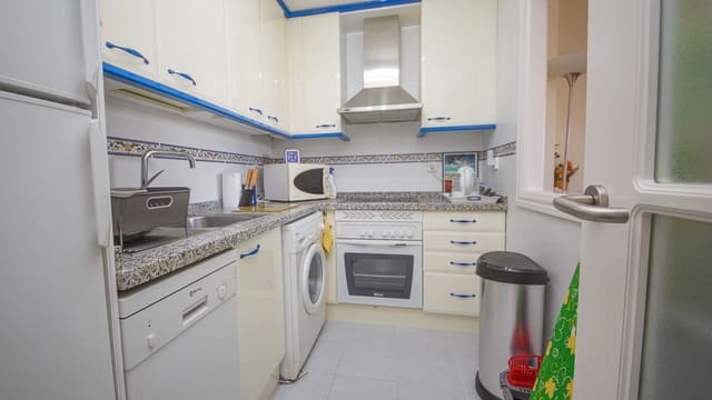 Apartamento de 1 habitación en La Duquesa / Puerto de la Duquesa, Manilva en venta con piscina garaje - 180.000 € (Ref: 9874116)