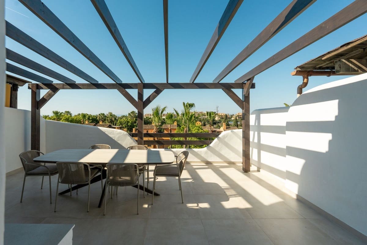 3 quarto Casa em Banda para venda em Marbella com piscina garagem - 1 595 000 € (Ref: 9876921)
