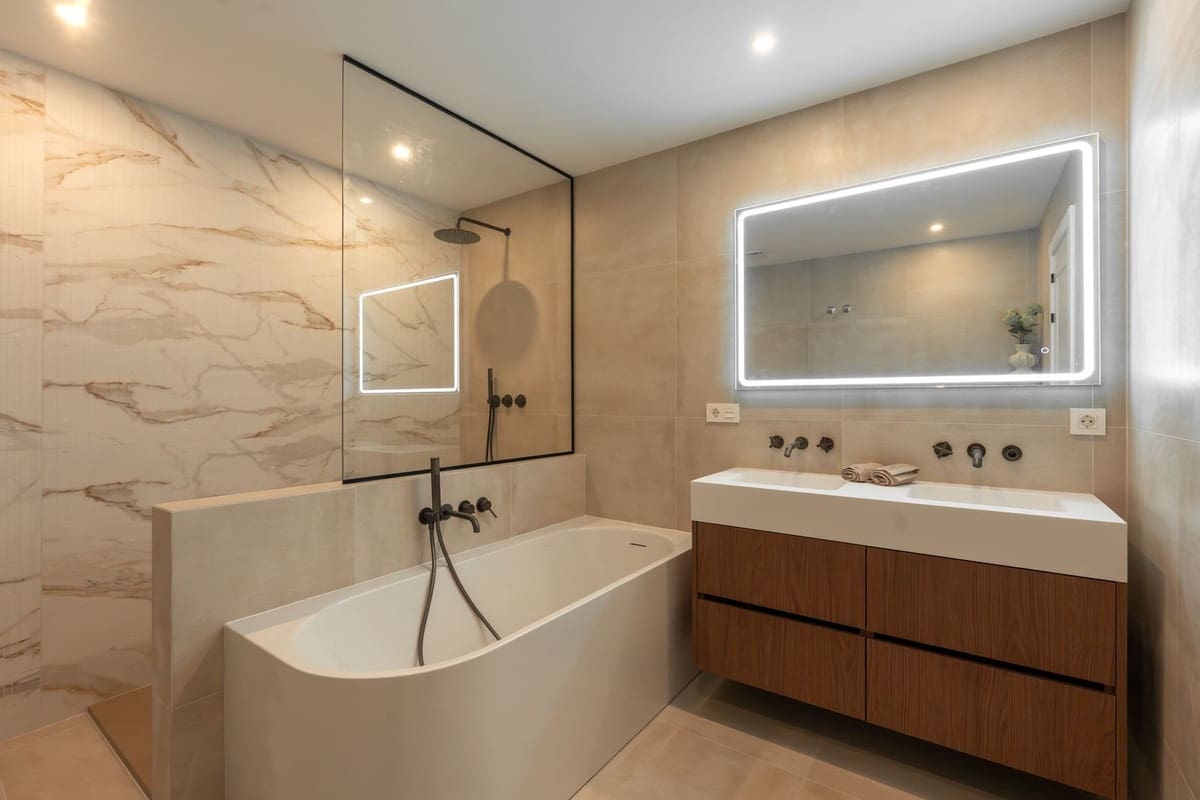3 quarto Casa em Banda para venda em Marbella com piscina garagem - 1 595 000 € (Ref: 9876921)