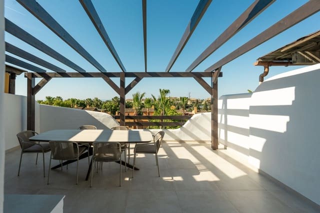 3 quarto Casa em Banda para venda em Marbella com piscina garagem - 1 595 000 € (Ref: 9876921)