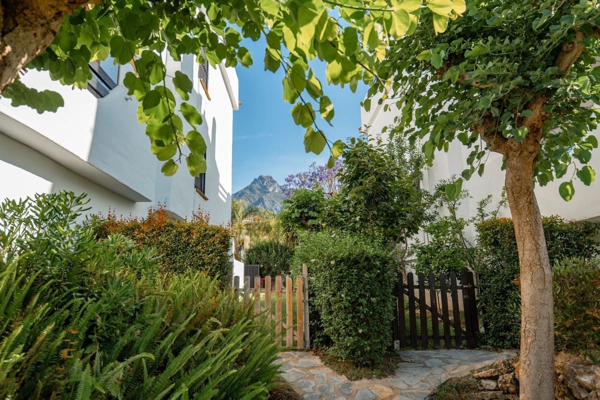 3 quarto Casa em Banda para venda em Marbella com piscina garagem - 1 595 000 € (Ref: 9876921)