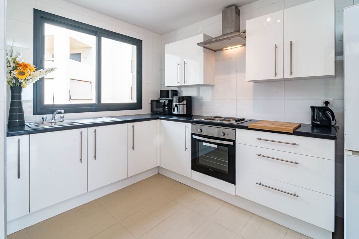 2 sypialnia Apartament na sprzedaż w Estepona z basenem garażem - 395 000 € (Ref: 9876922)