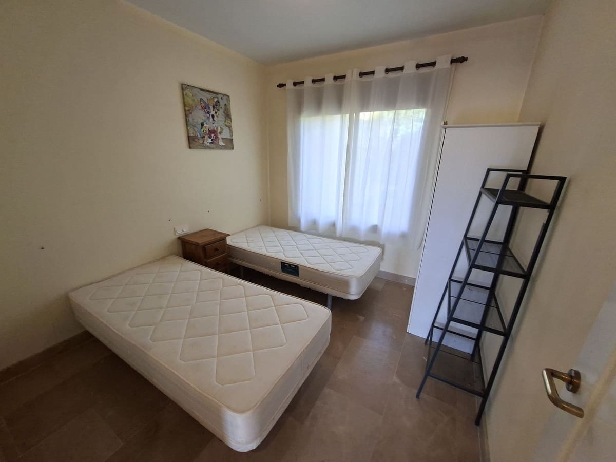 2 makuuhuone Huoneisto myytävänä paikassa La Duquesa / Puerto de la Duquesa mukana uima-altaan 
autotalli - 245 000 € (Ref: 9877163)