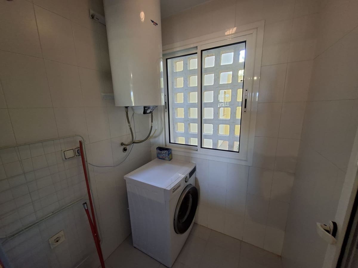 2 makuuhuone Huoneisto myytävänä paikassa La Duquesa / Puerto de la Duquesa mukana uima-altaan 
autotalli - 245 000 € (Ref: 9877163)