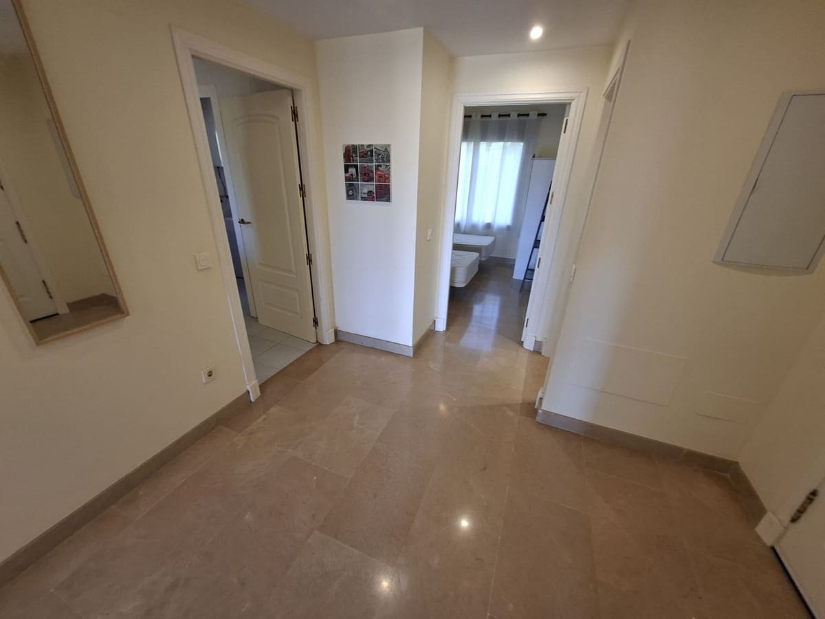2 makuuhuone Huoneisto myytävänä paikassa La Duquesa / Puerto de la Duquesa mukana uima-altaan 
autotalli - 245 000 € (Ref: 9877163)