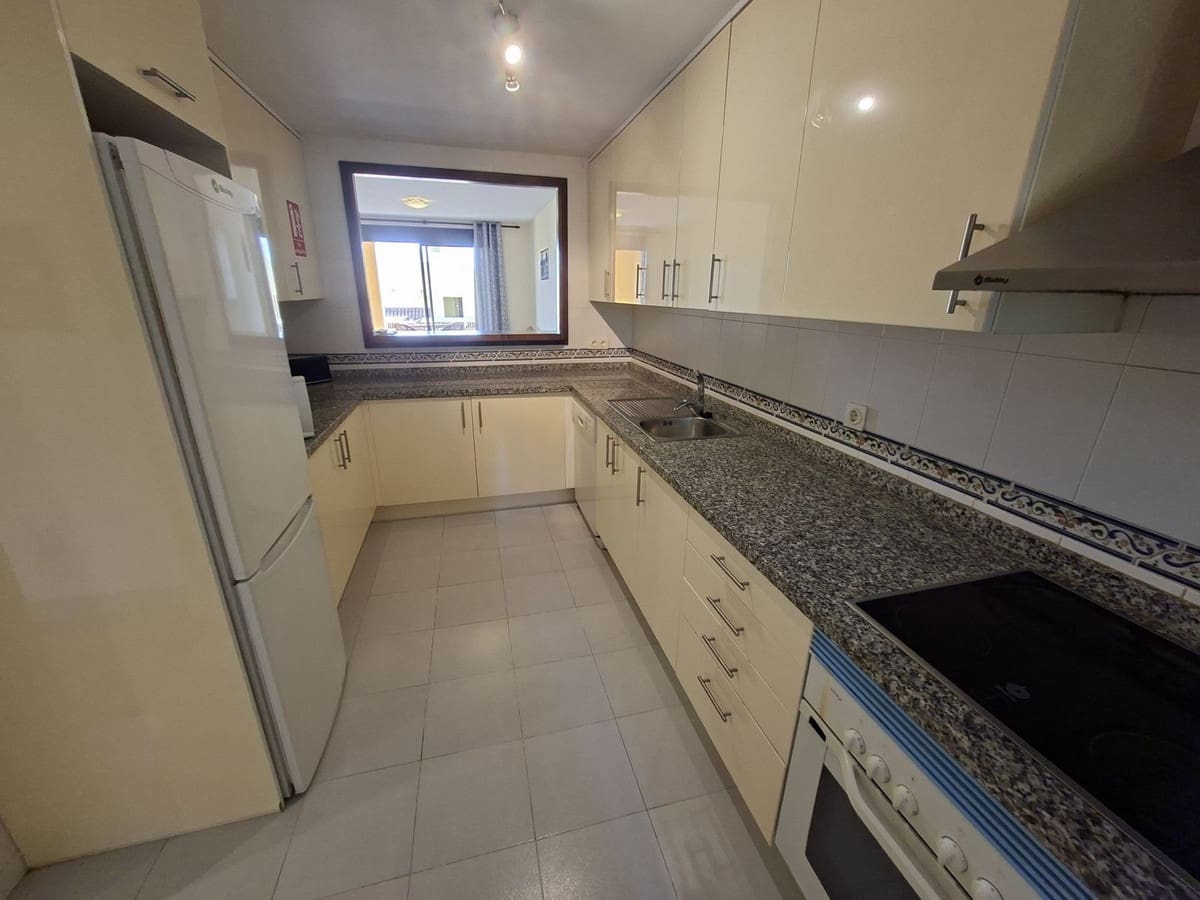 2 makuuhuone Huoneisto myytävänä paikassa La Duquesa / Puerto de la Duquesa mukana uima-altaan 
autotalli - 245 000 € (Ref: 9877163)