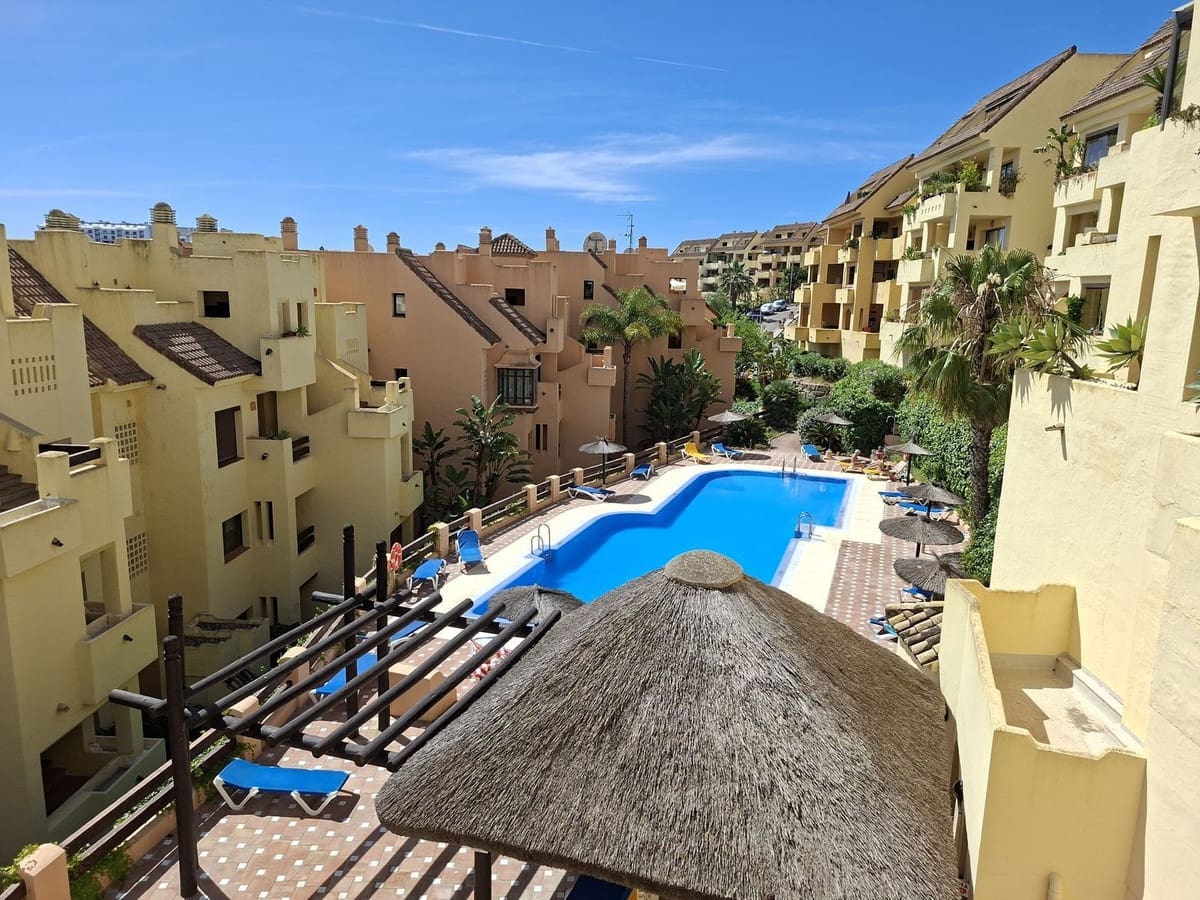 2 makuuhuone Huoneisto myytävänä paikassa La Duquesa / Puerto de la Duquesa mukana uima-altaan 
autotalli - 245 000 € (Ref: 9877163)