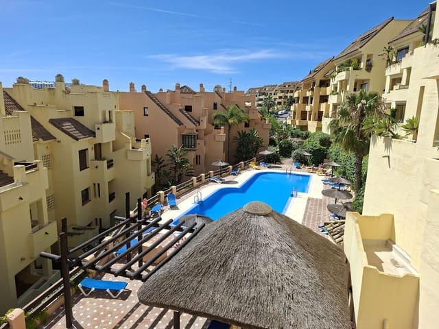 2 quarto Apartamento para venda em La Duquesa / Puerto de la Duquesa, Manilva com piscina garagem - 245 000 € (Ref: 9877163)