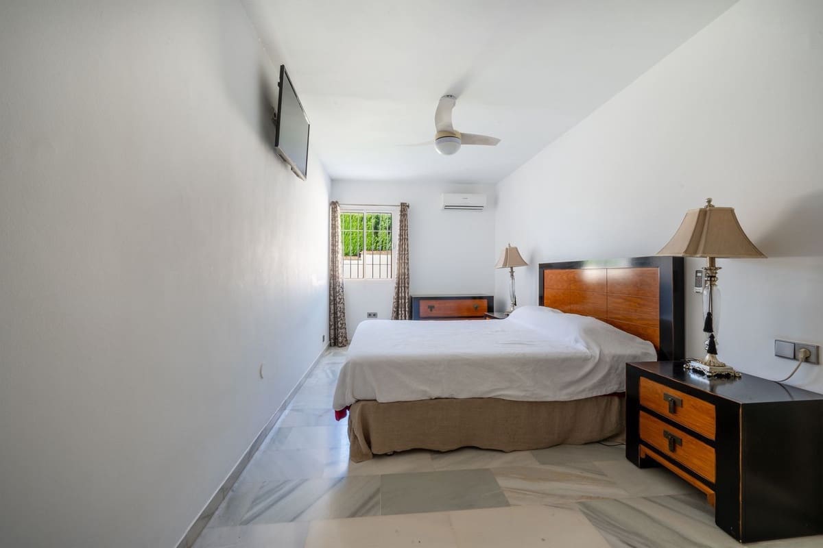 5 slaapkamer Villa te koop in Riviera del Sol met zwembad garage - € 1.450.000 (Ref: 9880318)