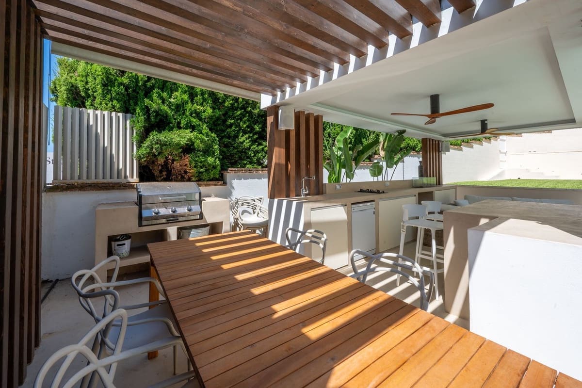 5 slaapkamer Villa te koop in Riviera del Sol met zwembad garage - € 1.450.000 (Ref: 9880318)