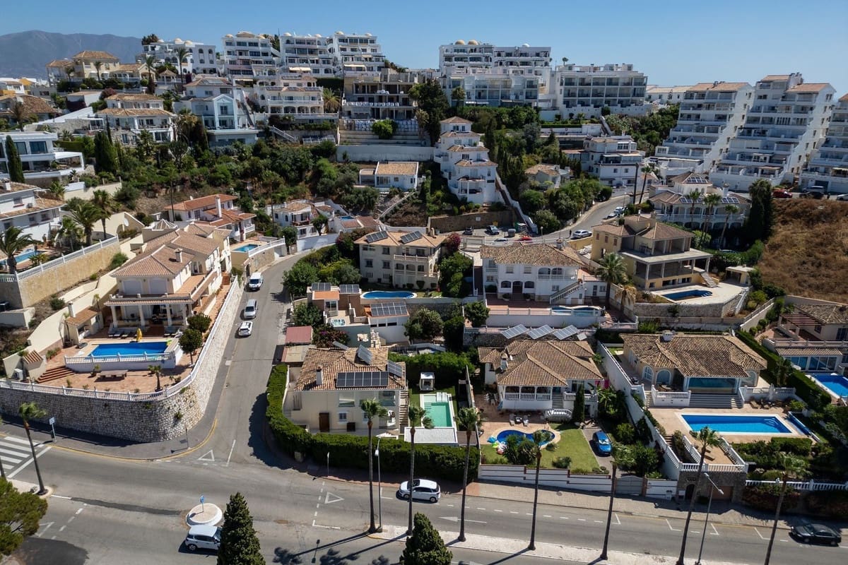 5 slaapkamer Villa te koop in Riviera del Sol met zwembad garage - € 1.450.000 (Ref: 9880318)