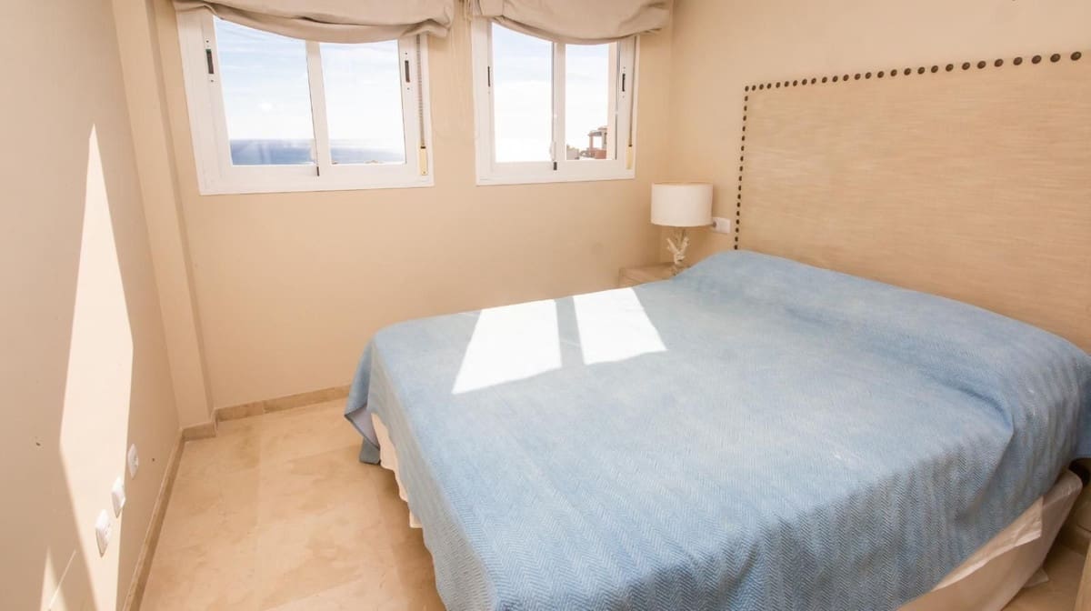 2 slaapkamer Appartement te koop in La Duquesa / Puerto de la Duquesa met zwembad garage - € 285.000 (Ref: 9890999)