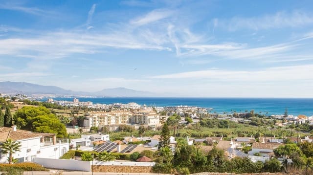 2 quarto Apartamento para venda em La Duquesa / Puerto de la Duquesa, Manilva com piscina garagem - 285 000 € (Ref: 9890999)