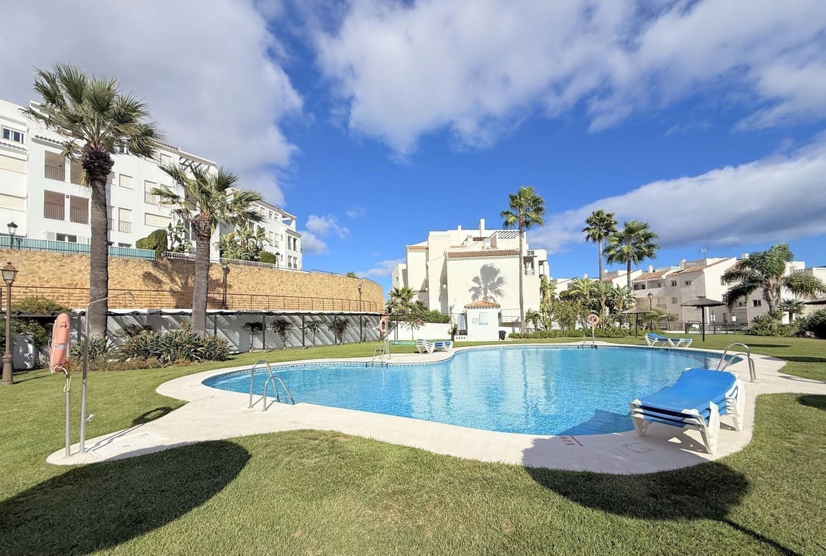 2 slaapkamer Appartement te koop in La Duquesa / Puerto de la Duquesa met zwembad garage - € 285.000 (Ref: 9890999)