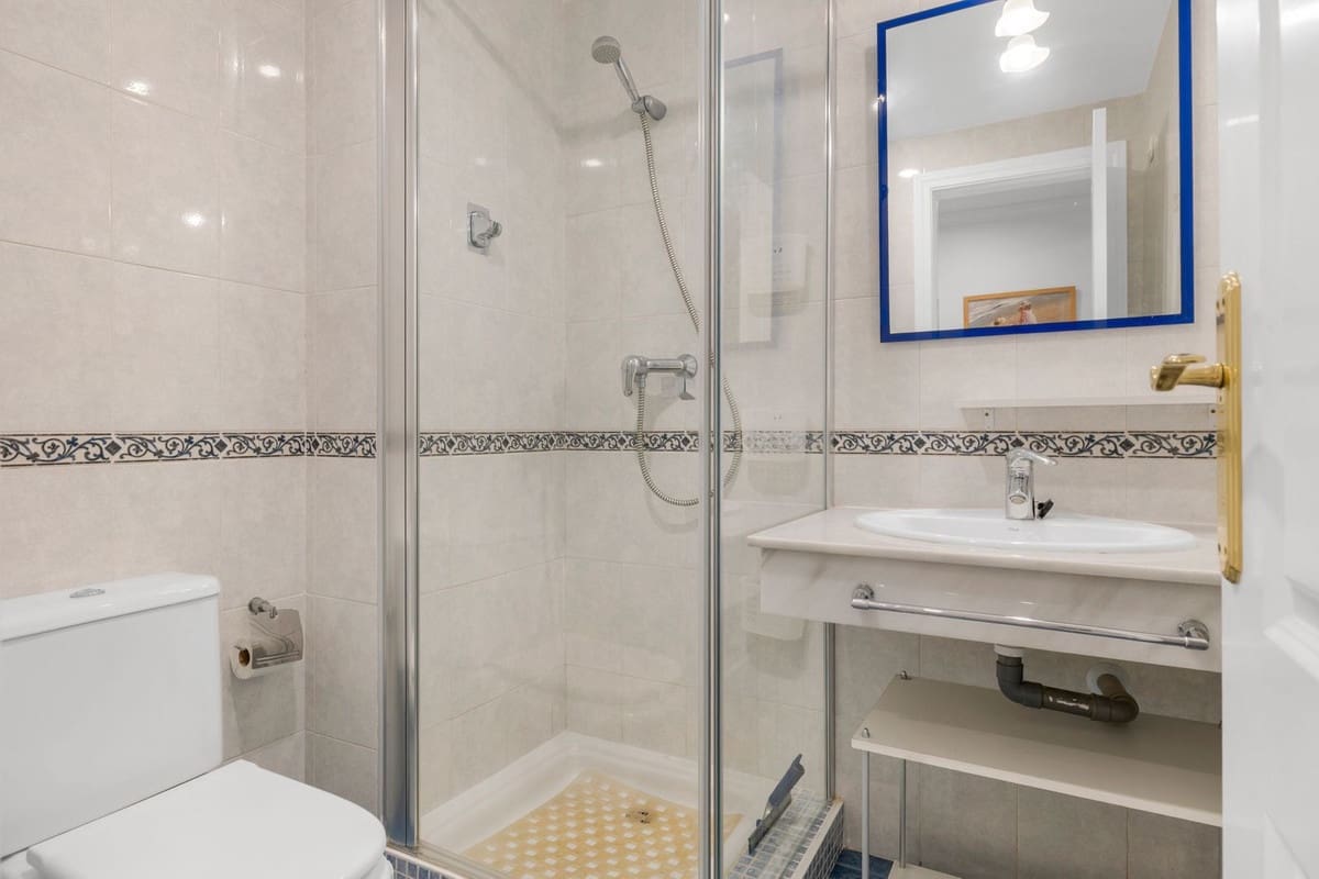 2 sypialnia Apartament na sprzedaż w Benalmadena Costa z basenem garażem - 399 950 € (Ref: 9891356)