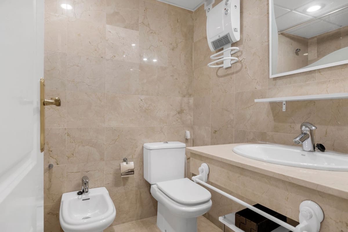 2 sypialnia Apartament na sprzedaż w Benalmadena Costa z basenem garażem - 399 950 € (Ref: 9891356)