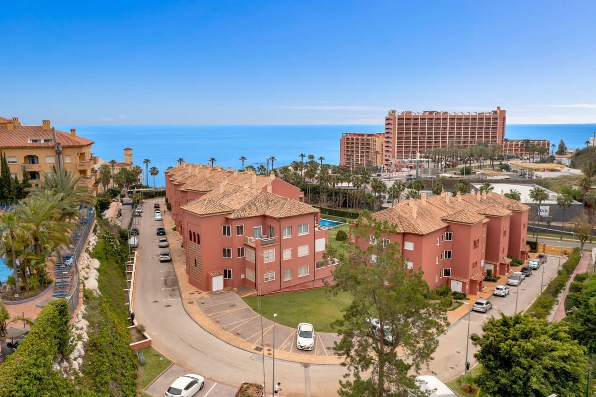 2 sypialnia Apartament na sprzedaż w Benalmadena Costa z basenem garażem - 399 950 € (Ref: 9891356)