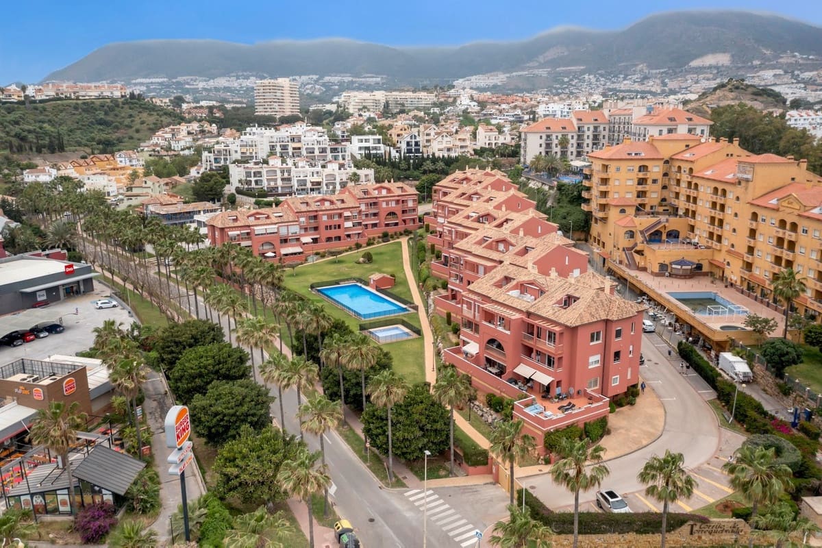 2 sypialnia Apartament na sprzedaż w Benalmadena Costa z basenem garażem - 399 950 € (Ref: 9891356)