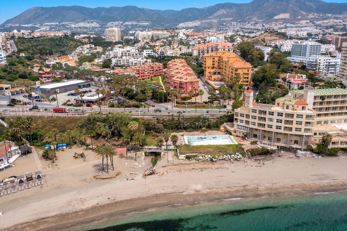 2 sypialnia Apartament na sprzedaż w Benalmadena Costa z basenem garażem - 399 950 € (Ref: 9891356)