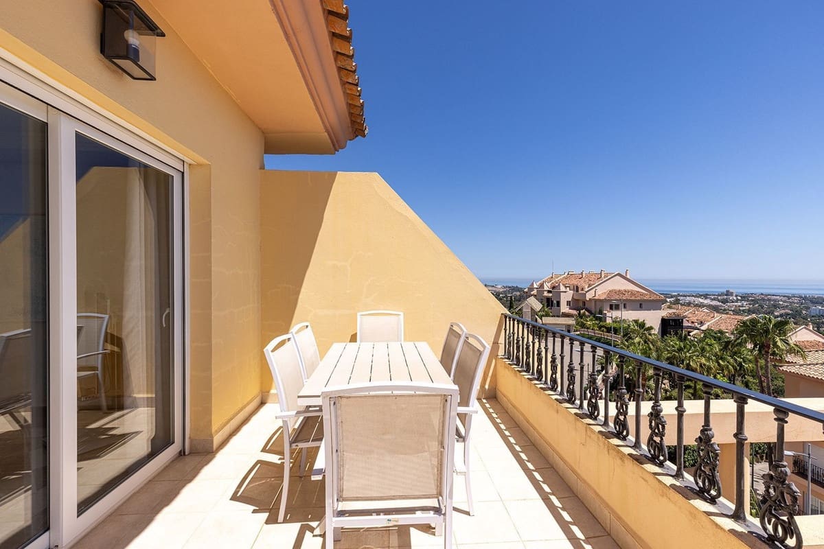 2 soveværelse Lejlighed til salg i Nueva Andalucia med swimmingpool garage - € 895.000 (Ref: 9892870)