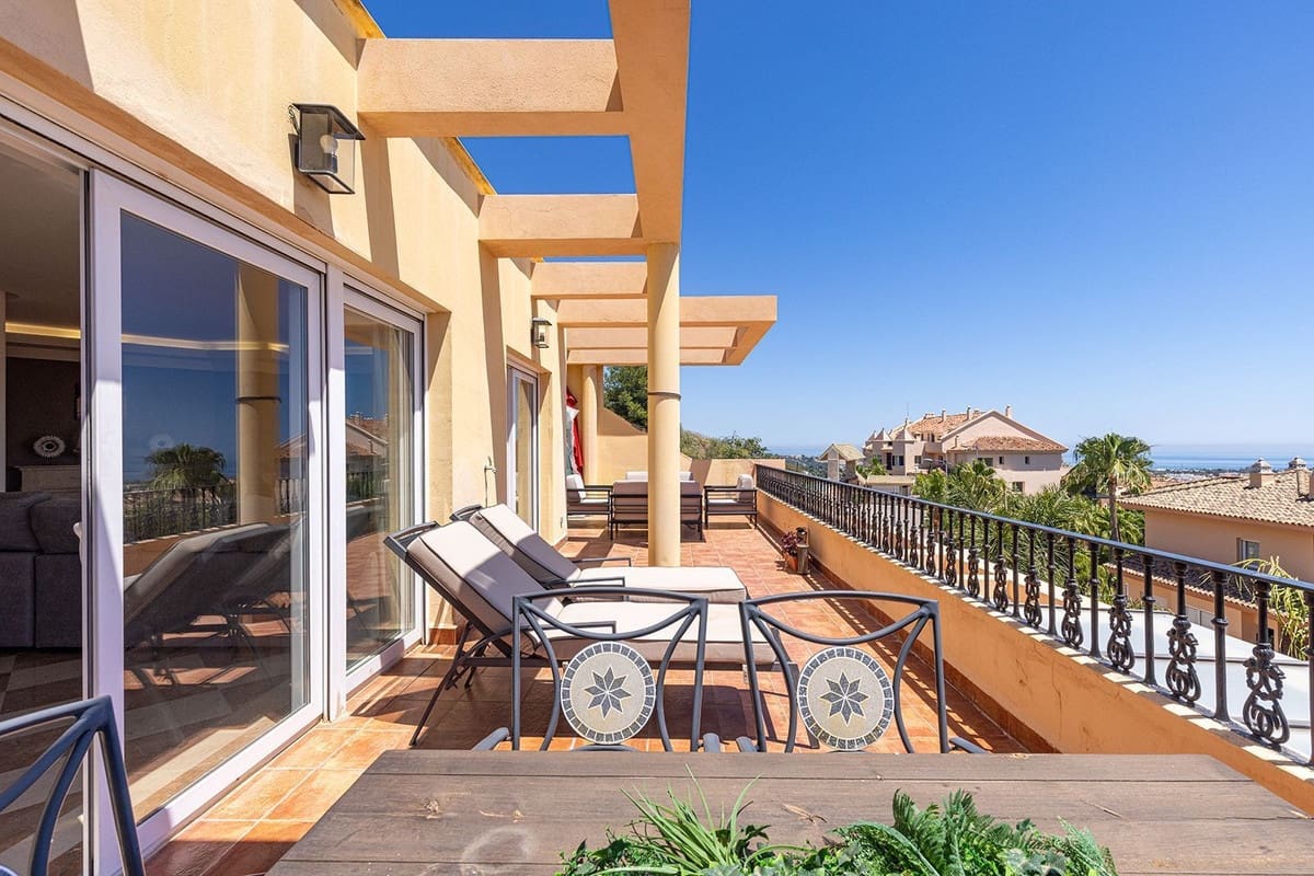 2 soveværelse Lejlighed til salg i Nueva Andalucia med swimmingpool garage - € 895.000 (Ref: 9892870)