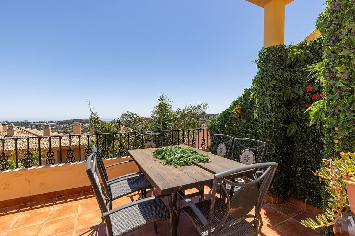 2 soveværelse Lejlighed til salg i Nueva Andalucia med swimmingpool garage - € 895.000 (Ref: 9892870)