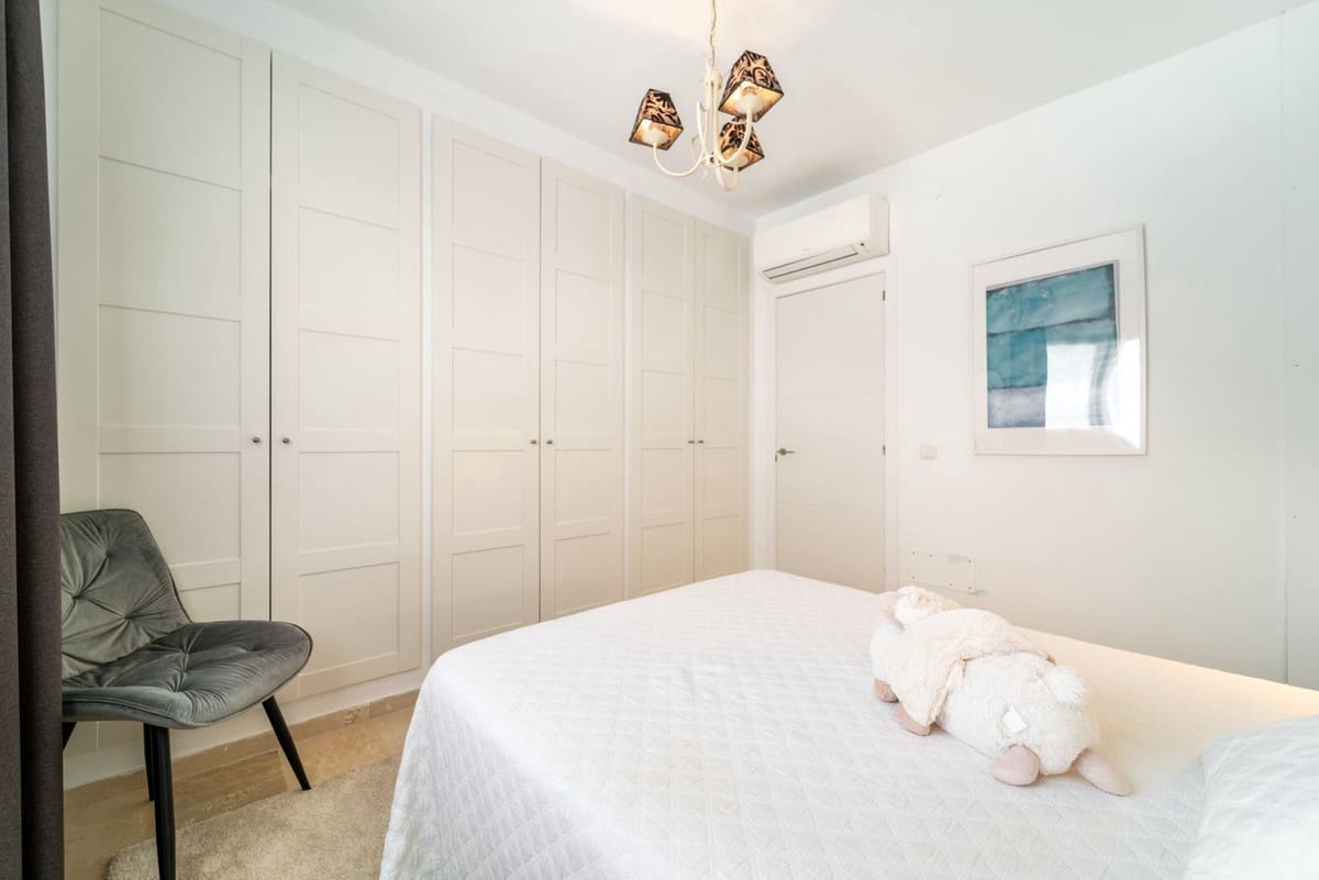 4 slaapkamer Villa te koop in Mijas Costa met zwembad garage - € 1.120.000 (Ref: 9892871)