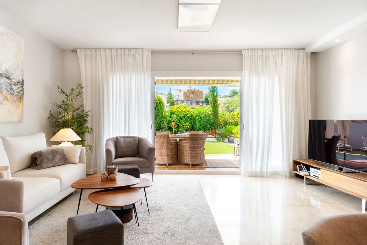 4 slaapkamer Villa te koop in Mijas Costa met zwembad garage - € 1.120.000 (Ref: 9892871)